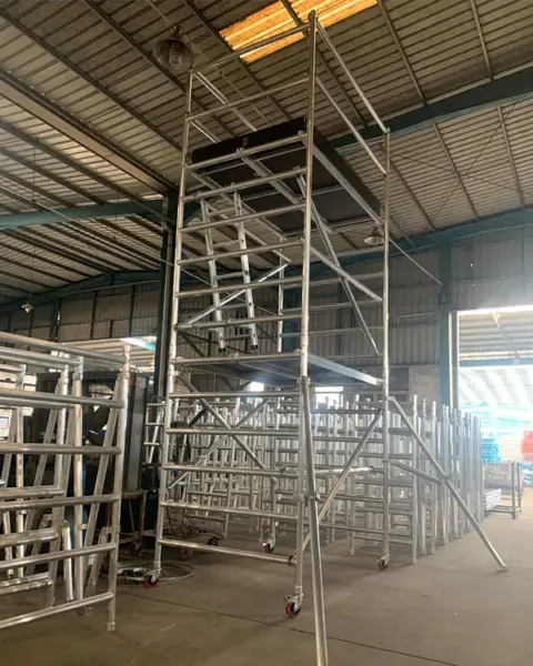 4.7m aluminium folding scaffold - double width